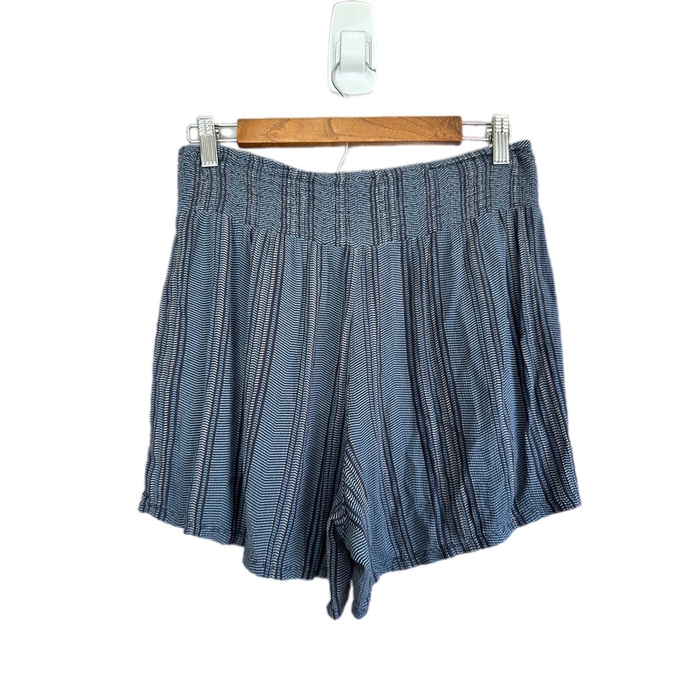 Three Dots Women's Blue White Striped Smocked Waist Rayon Shorts Size Medium - Picture 6 of 6
